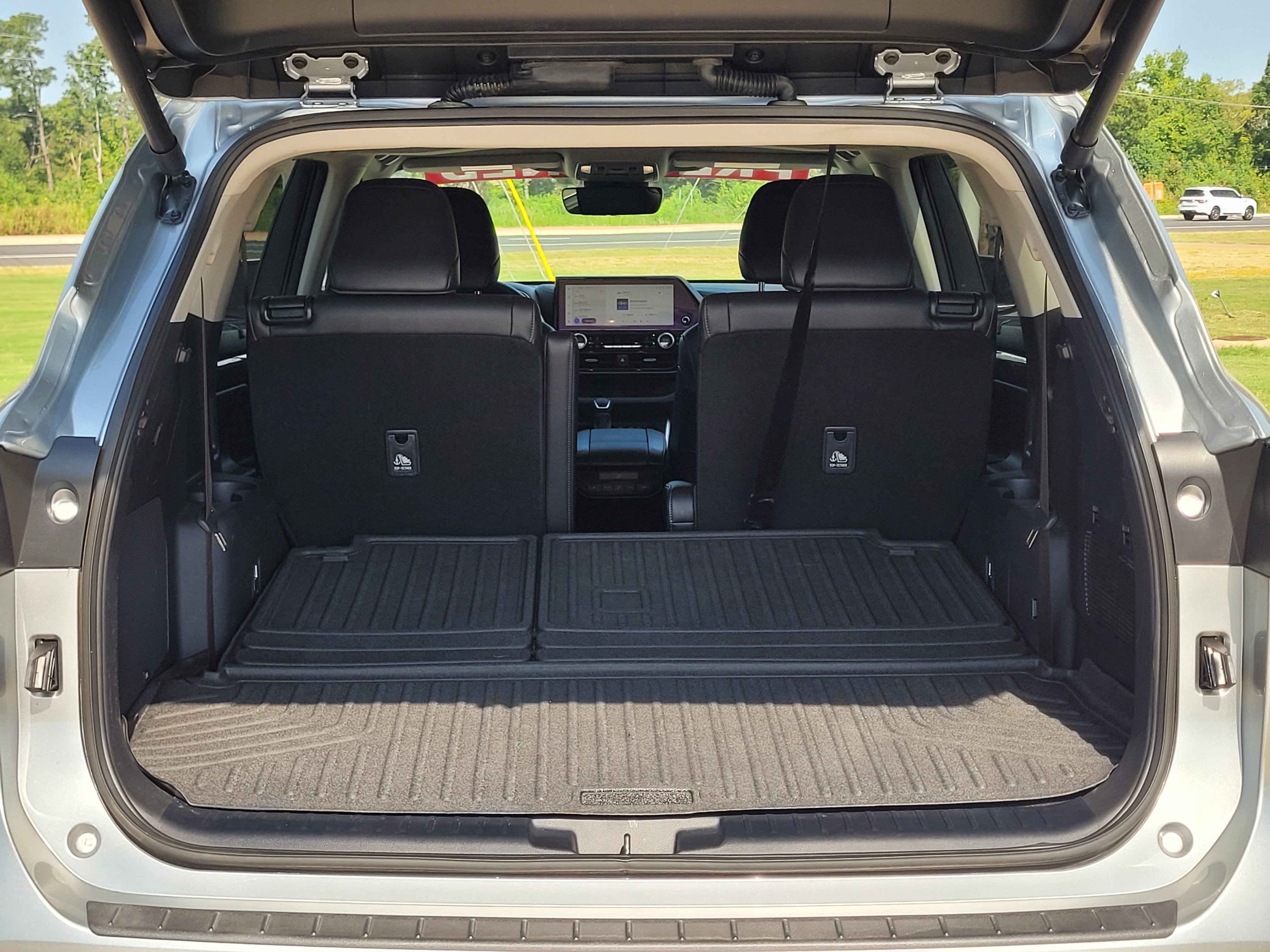 Used 2024 Toyota Highlander Limited AWD/4WD image 9