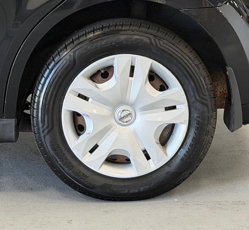 Used 2012 Nissan Versa 1.8 S w/ Plus Pkg FWD image 4