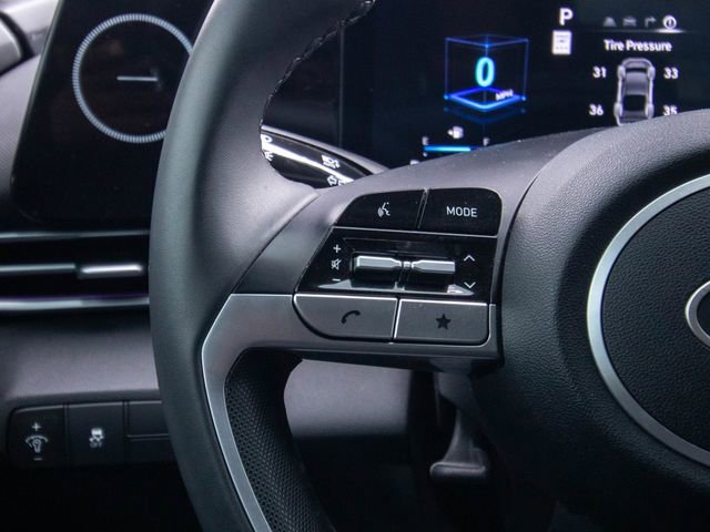 Used 2025 Hyundai Elantra SEL image 23