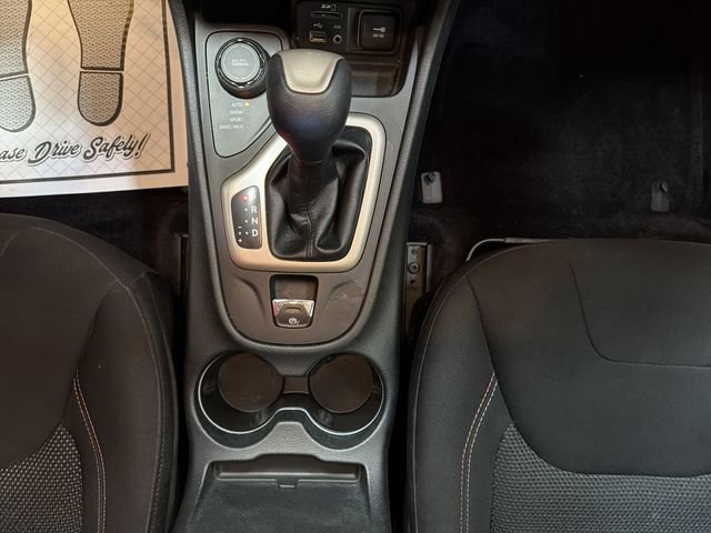 Used 2016 Jeep Cherokee 75th Anniversary AWD/4WD image 20