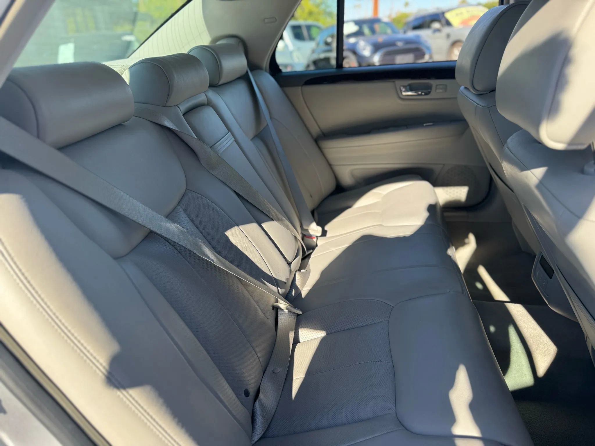 Used 2011 Cadillac DTS Luxury image 40