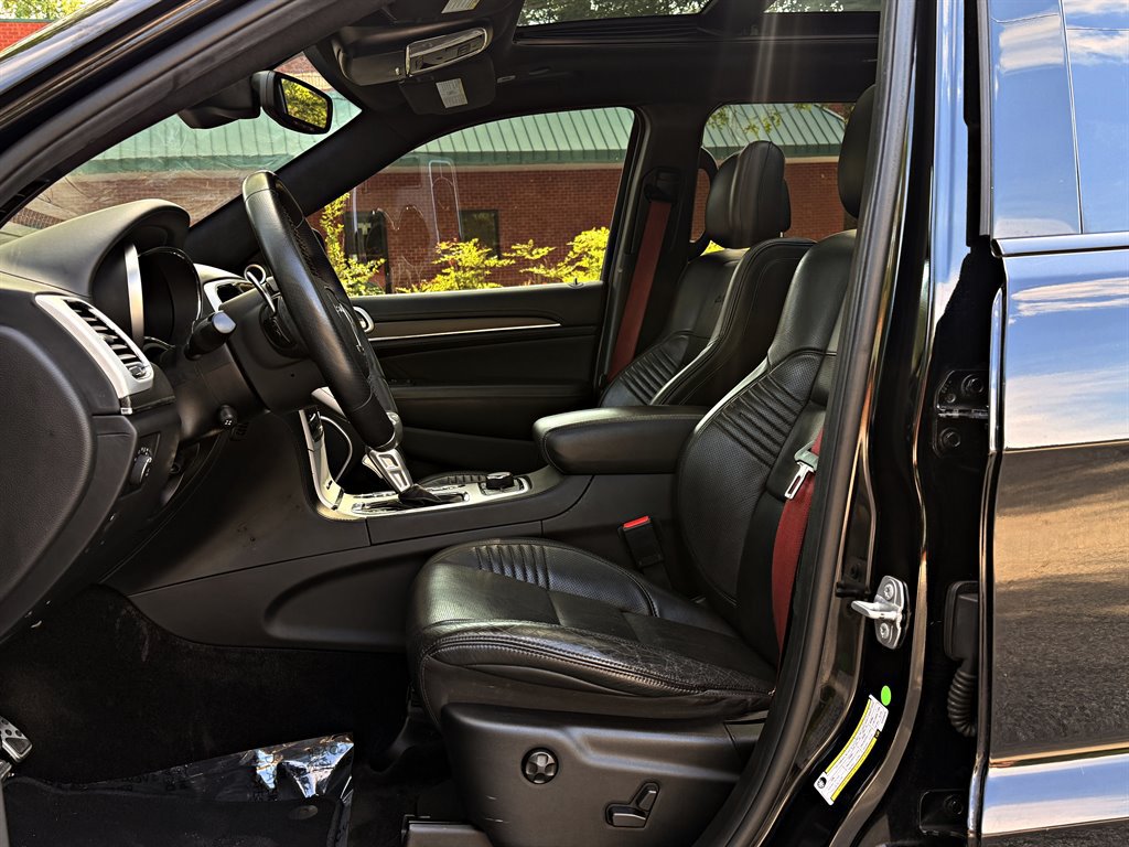 Used 2018 Jeep Grand Cherokee SRT AWD/4WD image 9