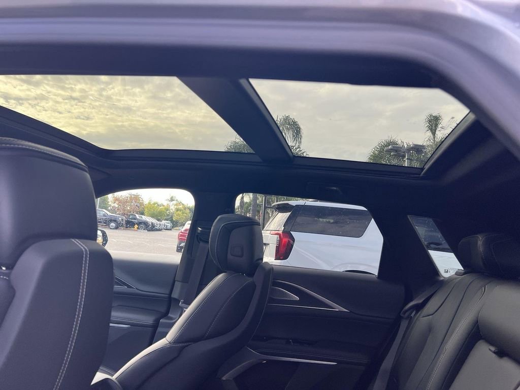 New 2025 Cadillac Lyriq Sport image 30