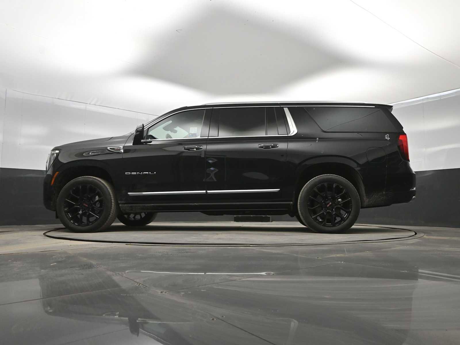 New 2026 GMC Yukon XL Denali w/ Denali Reserve Package image 32