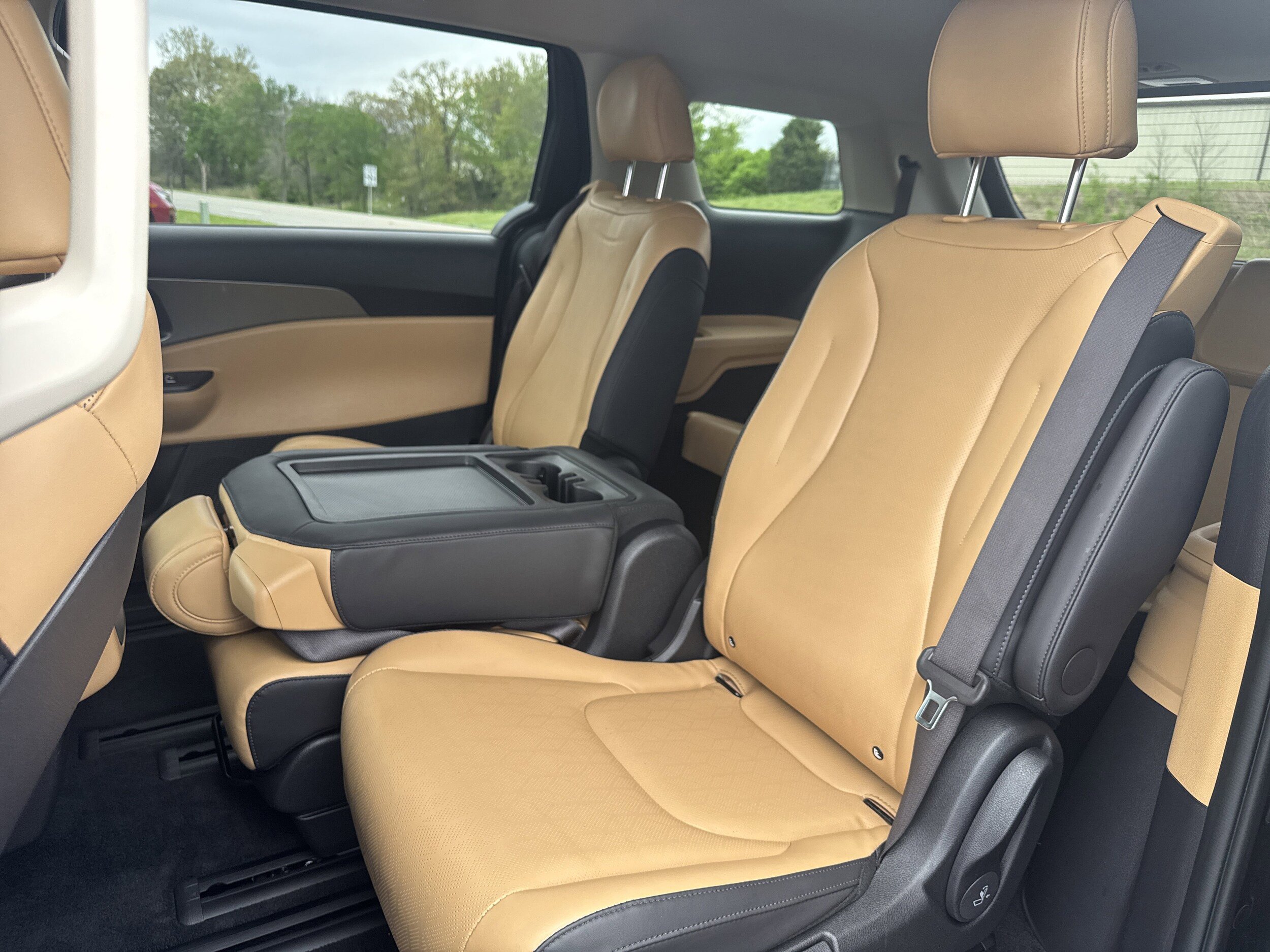 Used 2024 Kia Carnival LX image 9