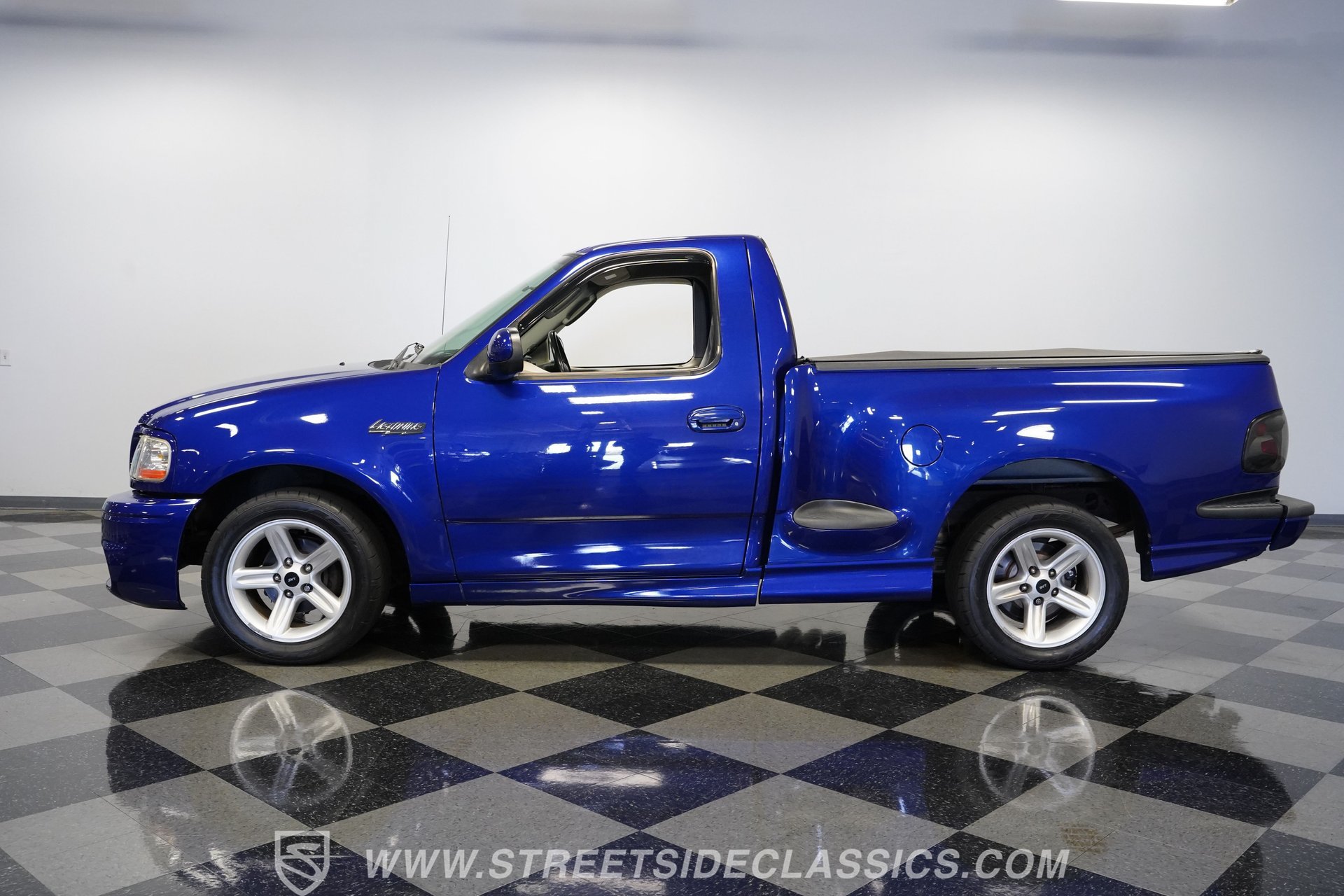 Used 2003 Ford F150 Lightning RWD image 8