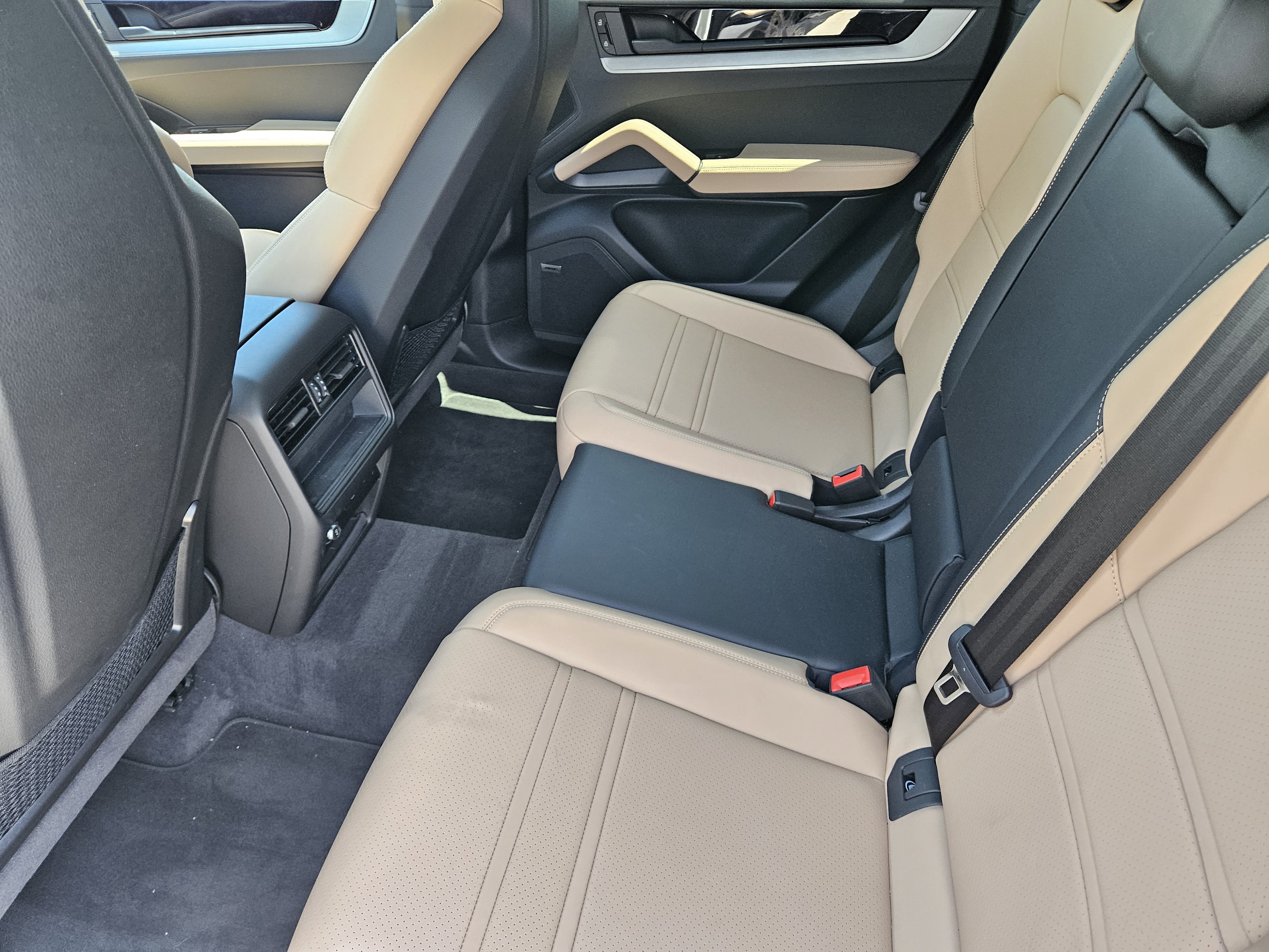 Certified 2026 Porsche Cayenne Coupe AWD/4WD image 28