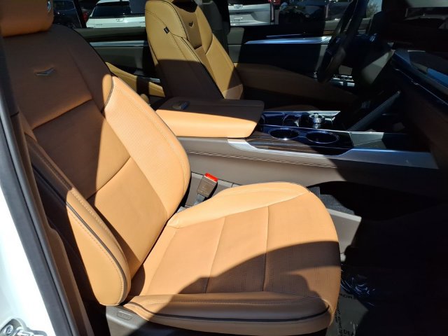 Used 2025 Cadillac Escalade Premium Luxury AWD/4WD image 25