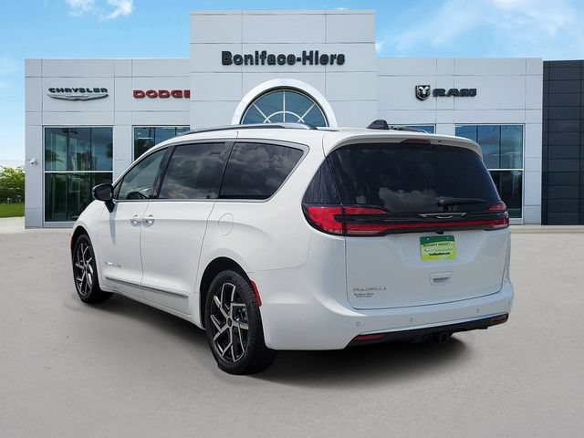 New 2027 Chrysler Pacifica Pinnacle w/ Theater Group FWD image 3