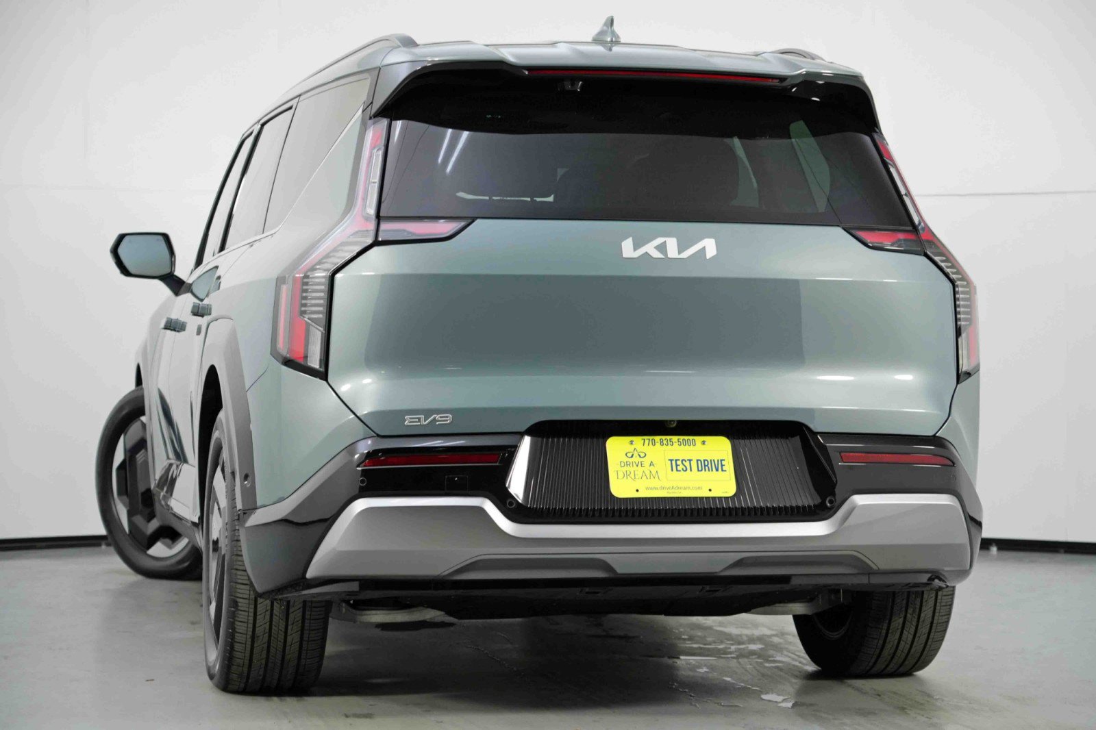 Used 2024 Kia EV9 Land image 6