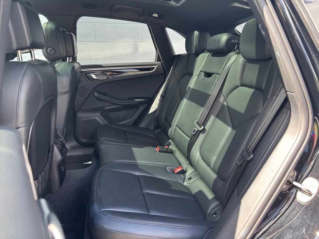 Certified 2023 Porsche Macan S AWD/4WD image 8