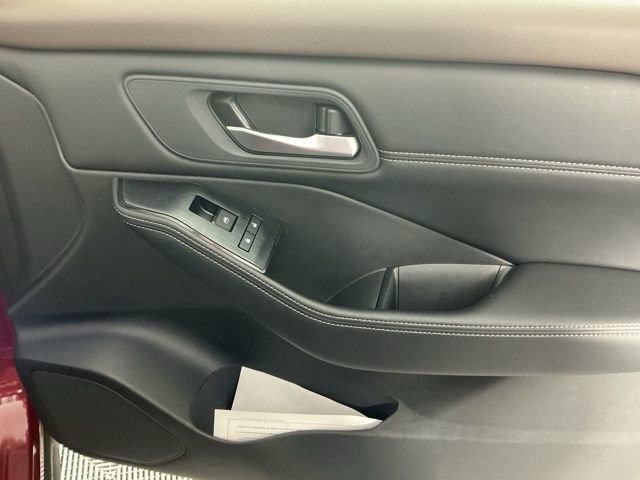 Used 2023 Nissan Rogue SV w/ SV Premium B Package image 13