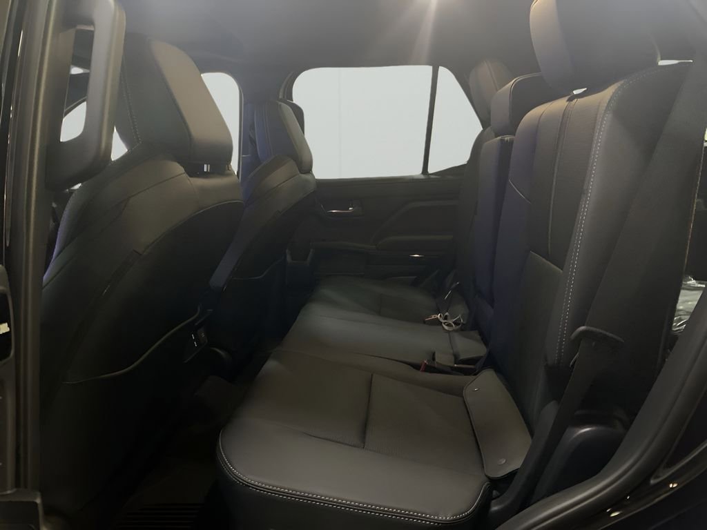 Used 2025 Toyota 4Runner Limited image 12