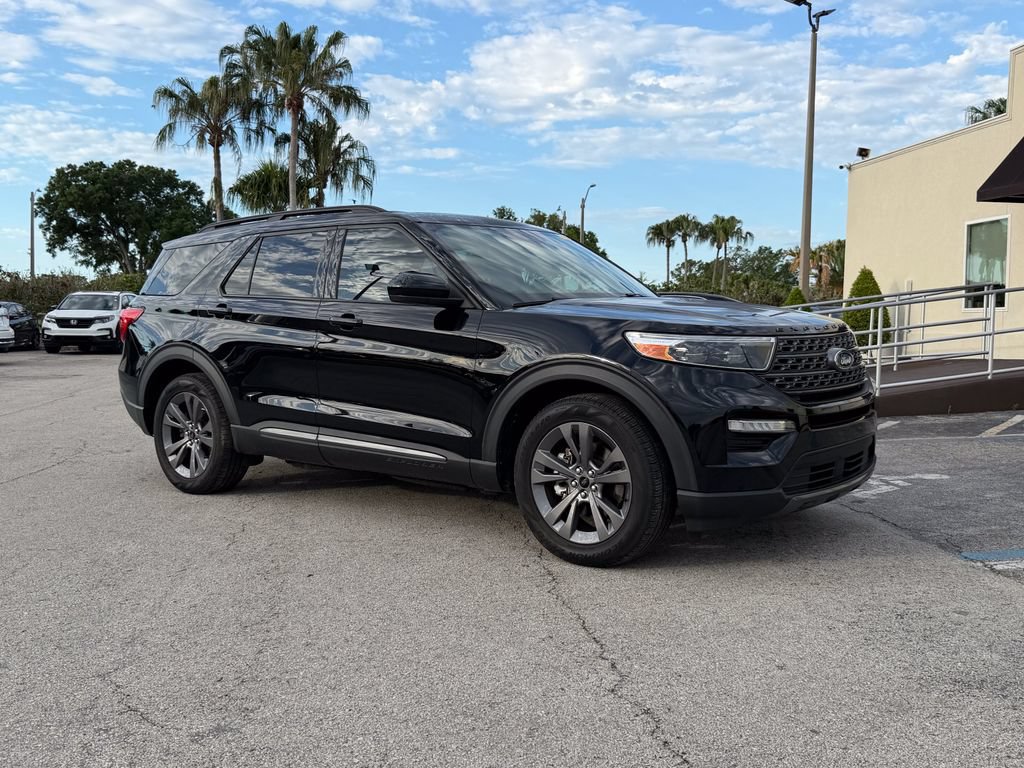Used 2023 Ford Explorer XLT w/ Equipment Group 202A RWD image 2