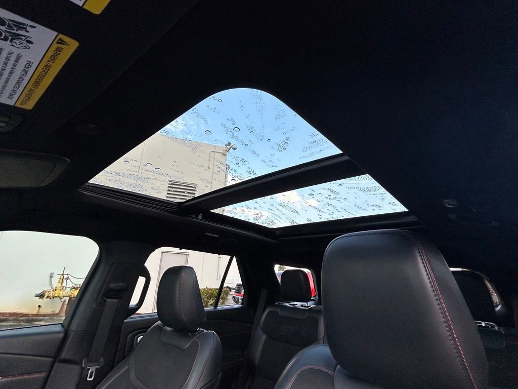 Used 2025 Ford Explorer ST image 12