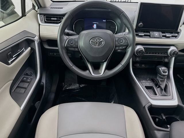 Used 2023 Toyota RAV4 XLE Premium image 22