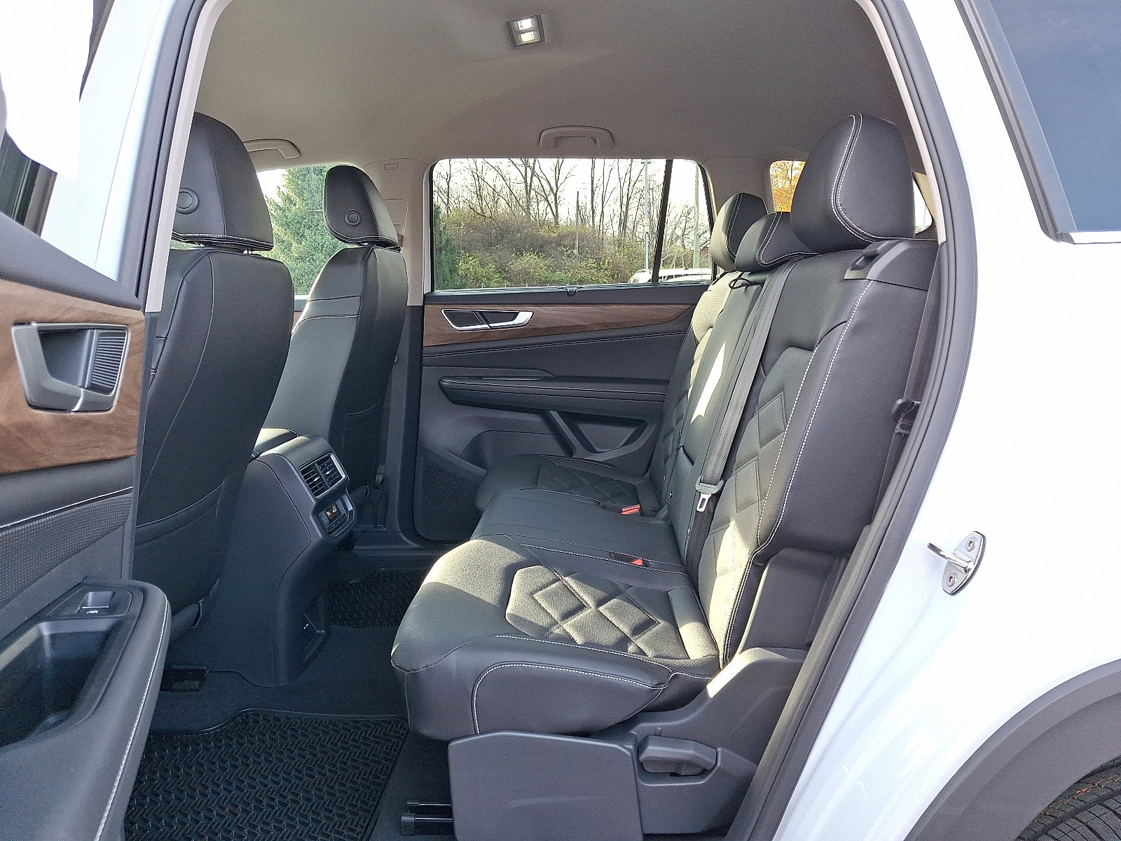 New 2025 Volkswagen Atlas SE image 6