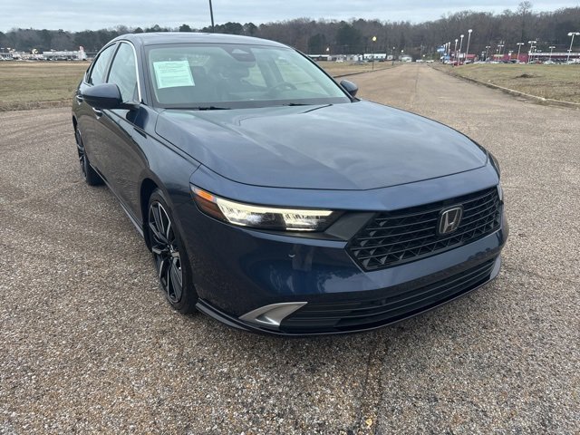 Used 2025 Honda Accord Touring image 2