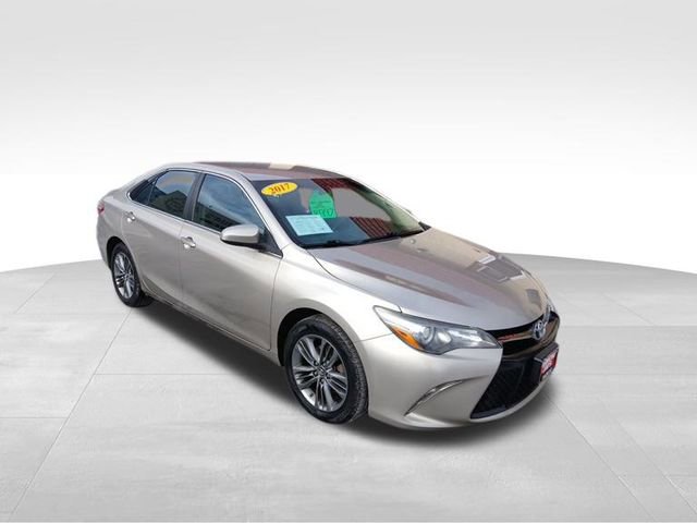 Used 2017 Toyota Camry SE image 2
