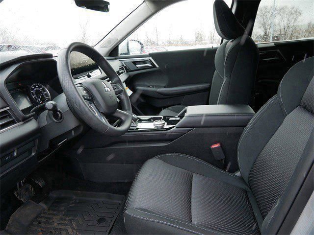 New 2026 Mitsubishi Outlander ES image 4