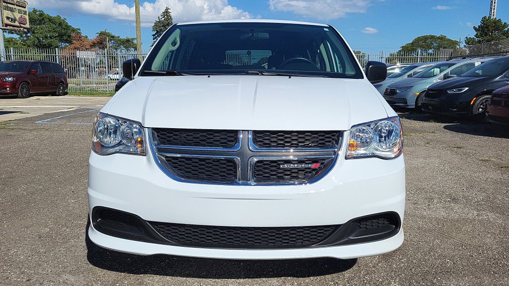 Used 2018 Dodge Grand Caravan SE image 4