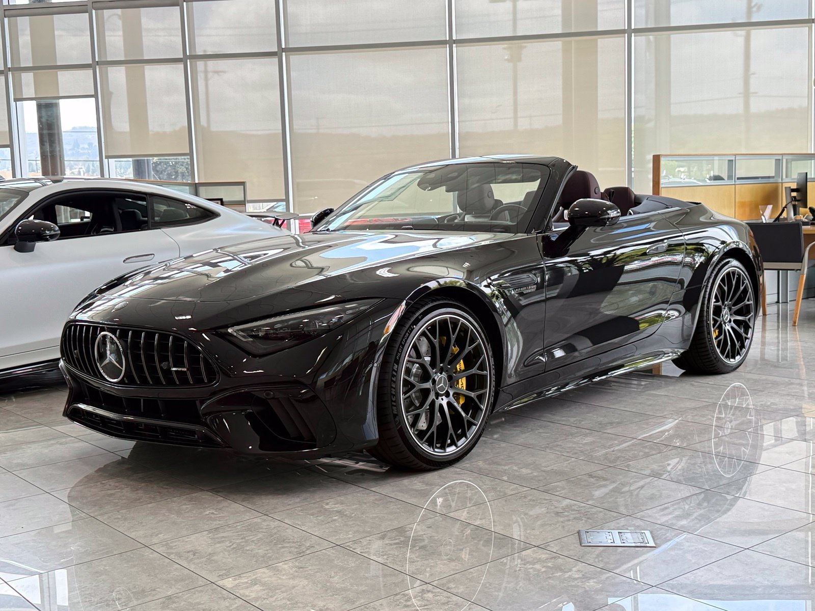 New 2027 Mercedes-Benz SL 63 AMG 4MATIC image 2