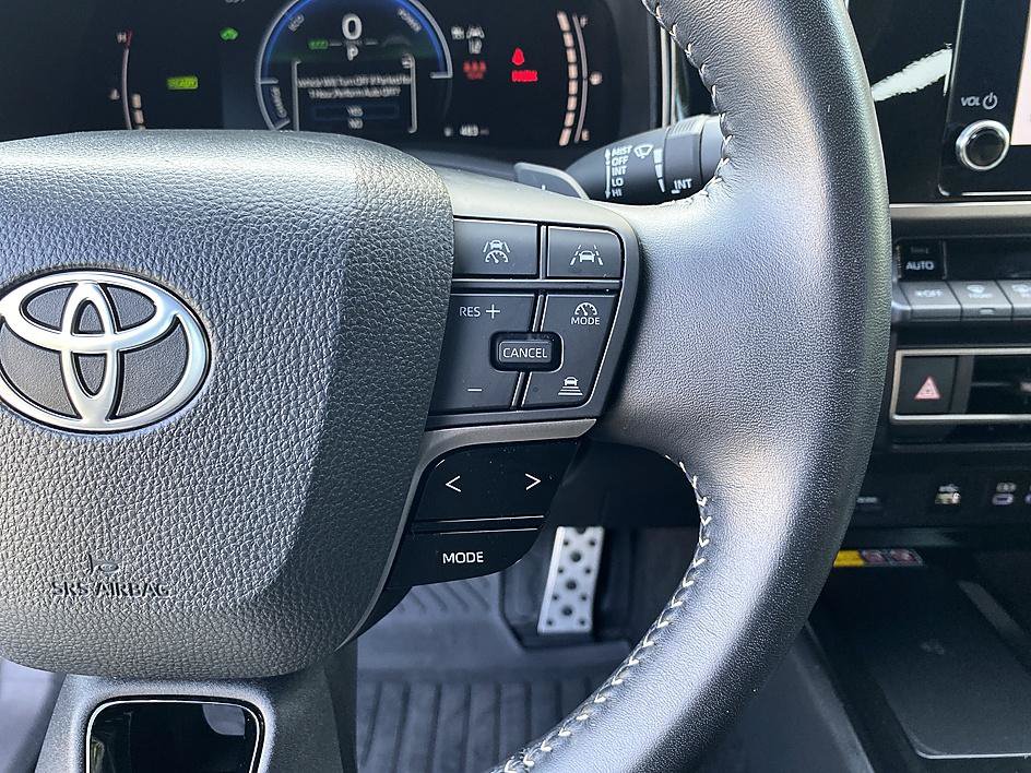 Used 2025 Toyota Camry SE FWD image 15