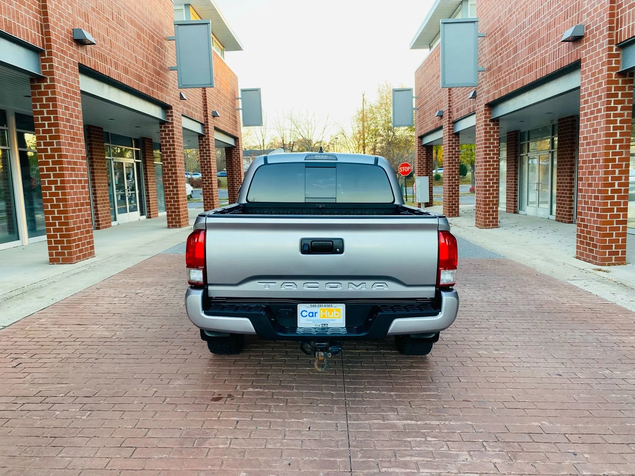 Used 2017 Toyota Tacoma TRD Sport image 5