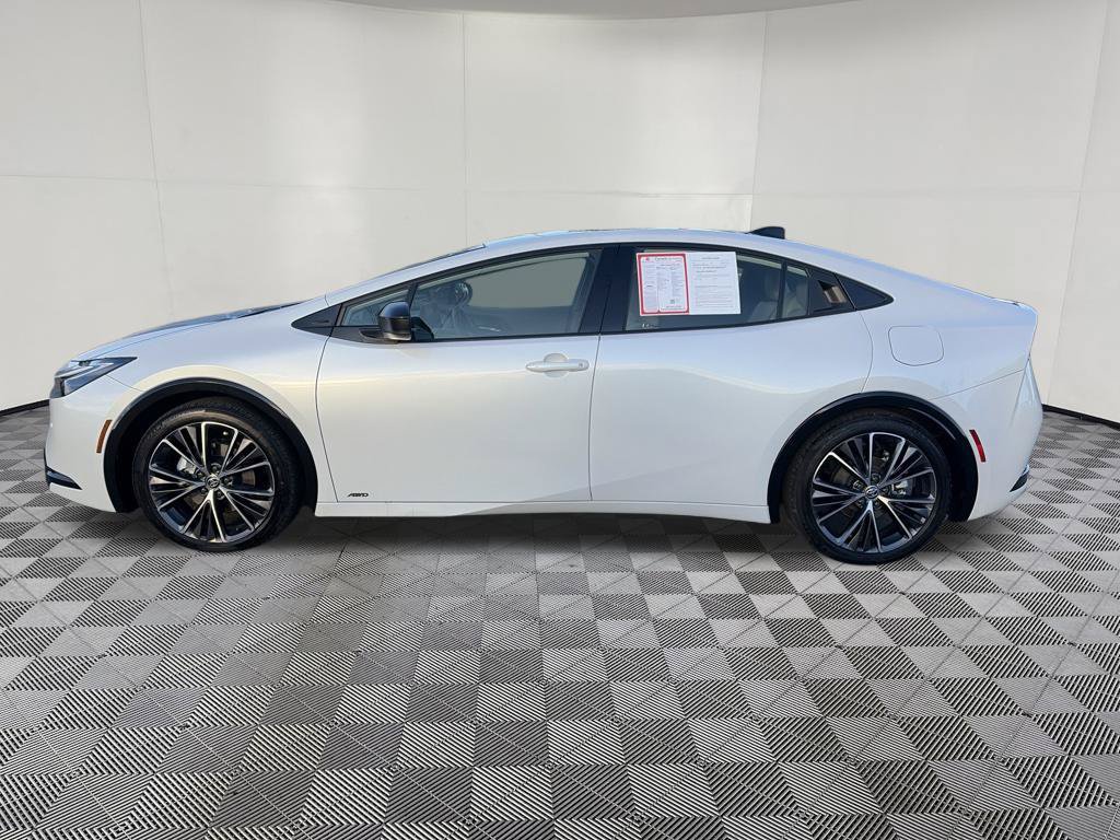 Used 2026 Toyota Prius XLE AWD/4WD image 5