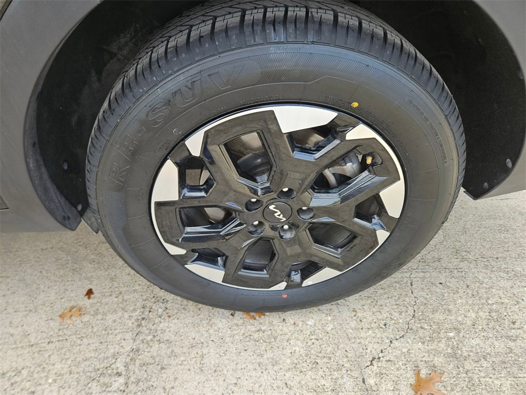 Used 2024 Kia Sorento S image 29