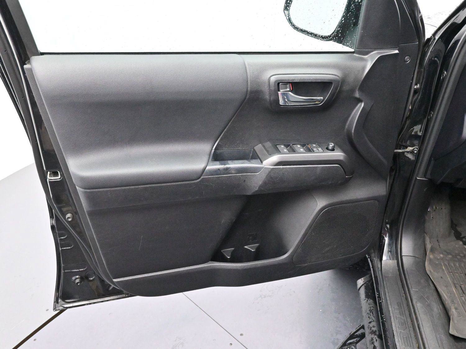 Used 2021 Toyota Tacoma TRD Off-Road image 12