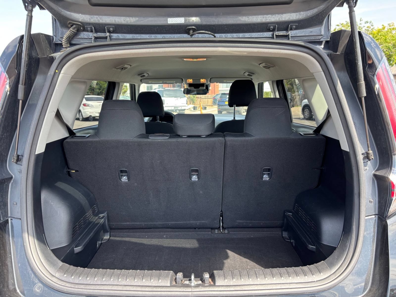 Used 2025 Kia Soul LX w/ LX Technology Package FWD image 28