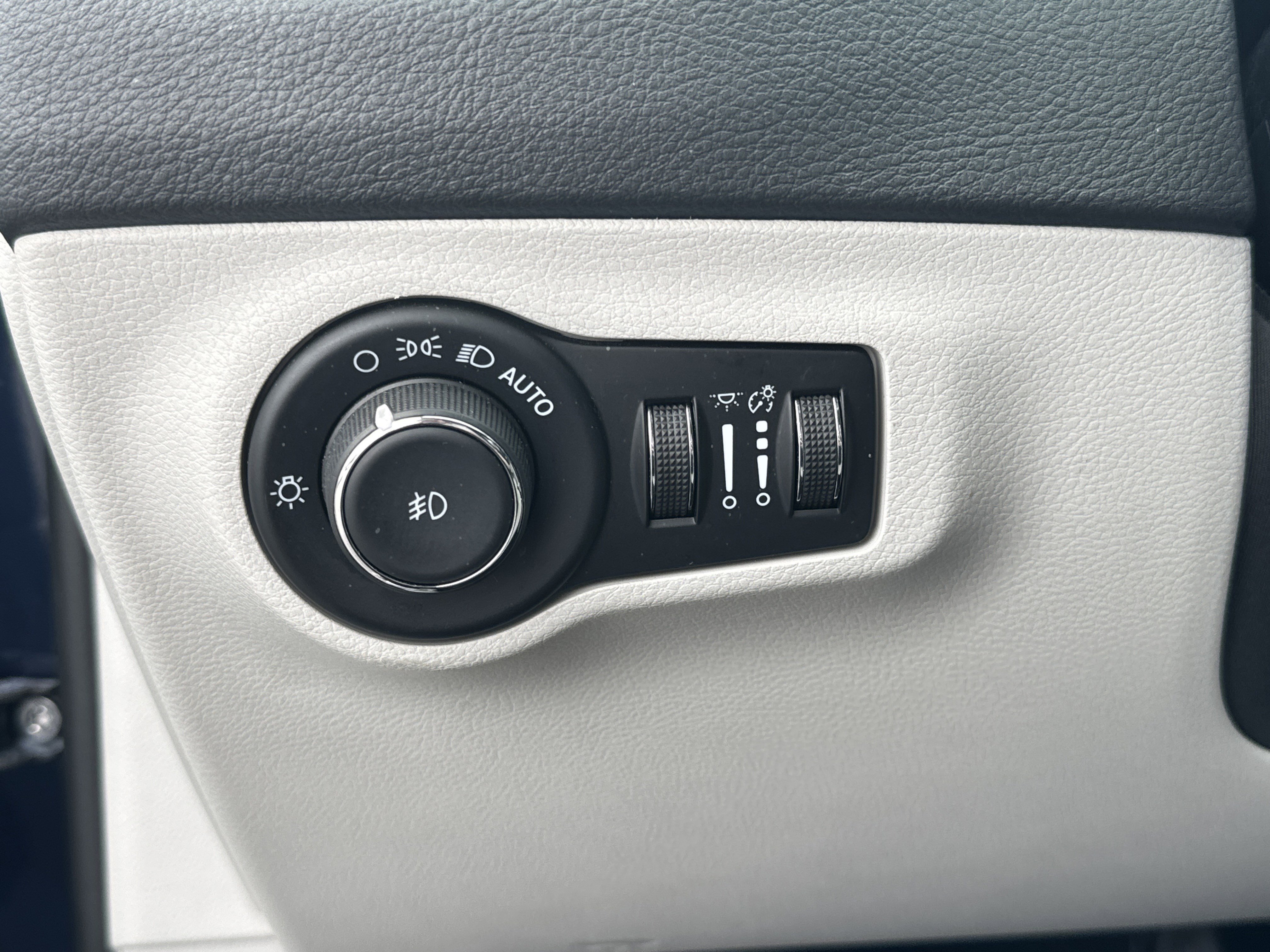 Used 2021 Jeep Compass Latitude image 36