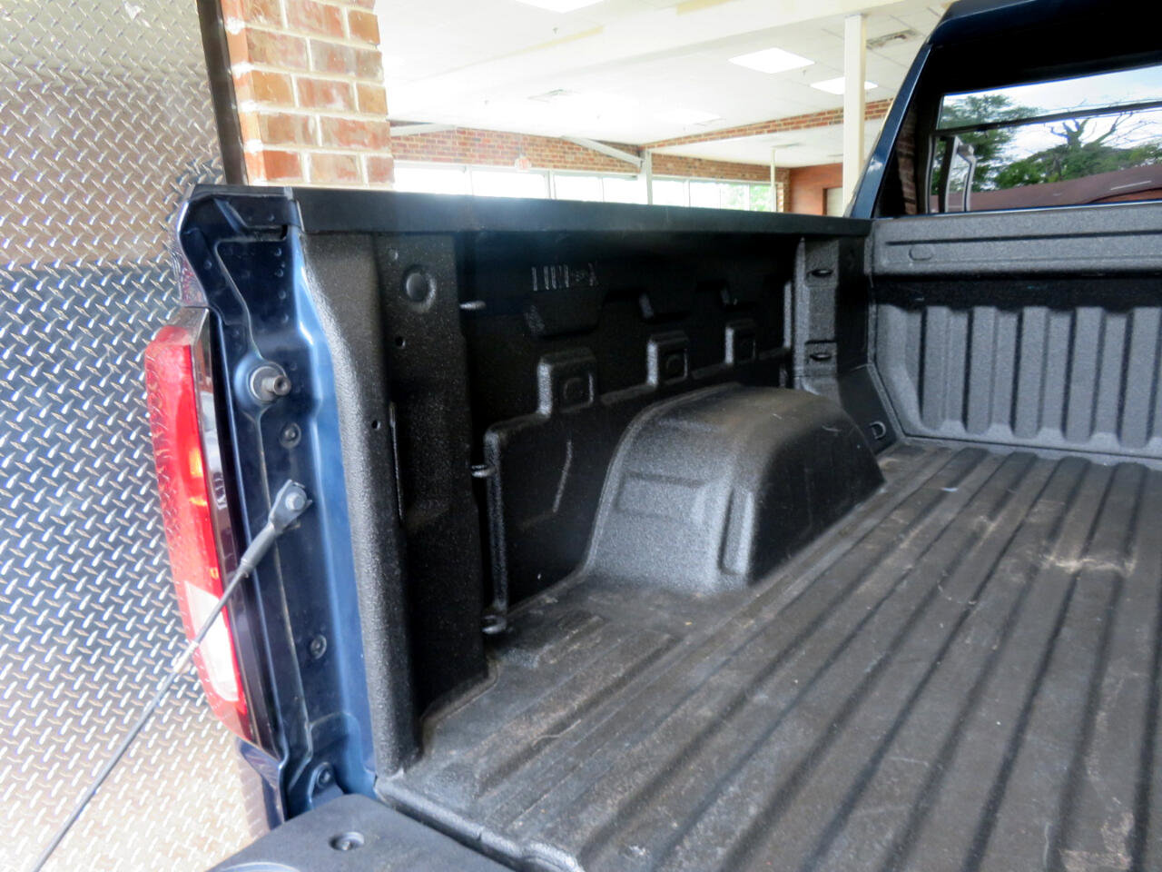 Used 2020 GMC Sierra 1500 SLE image 55