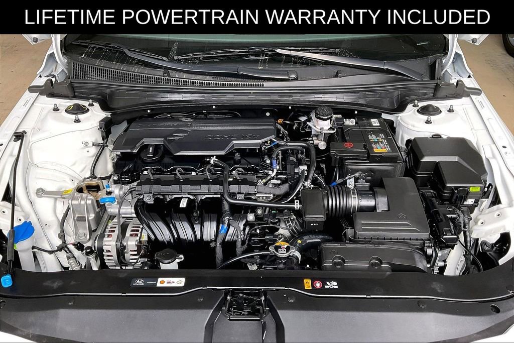 Used 2025 Hyundai Elantra Sport image 9