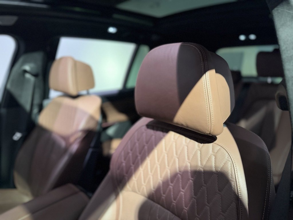 Used 2020 BMW X7 M50i image 6