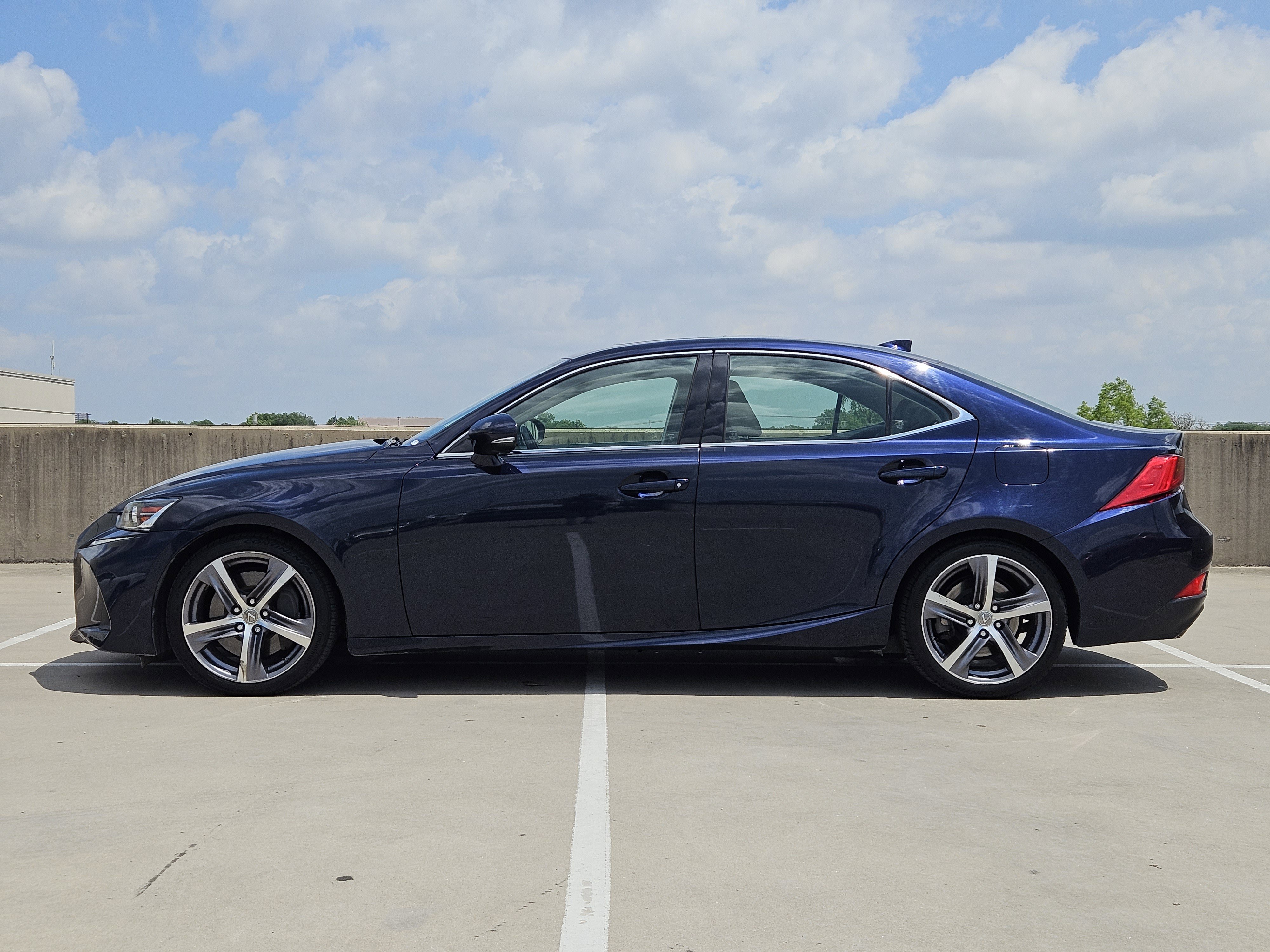 Used 2018 Lexus IS 300 w/ Comfort Package RWD video 2