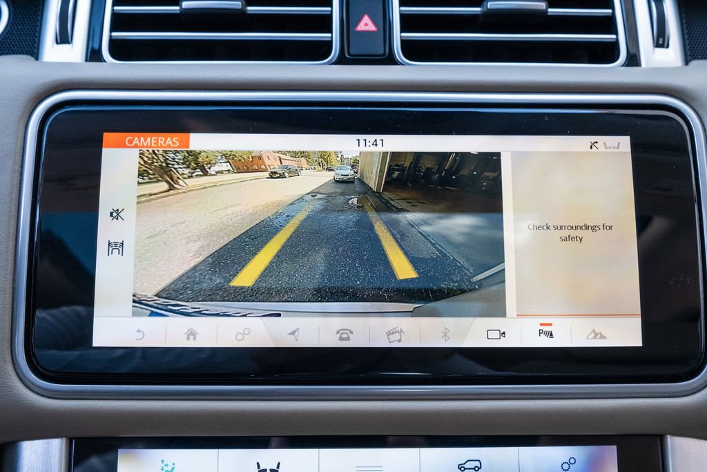 Used 2019 Land Rover Range Rover HSE image 18