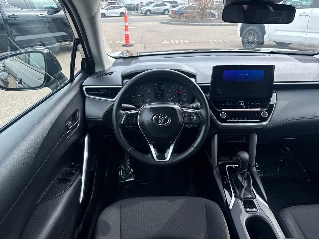Used 2025 Toyota Corolla Cross LE w/ Moonroof Package image 12