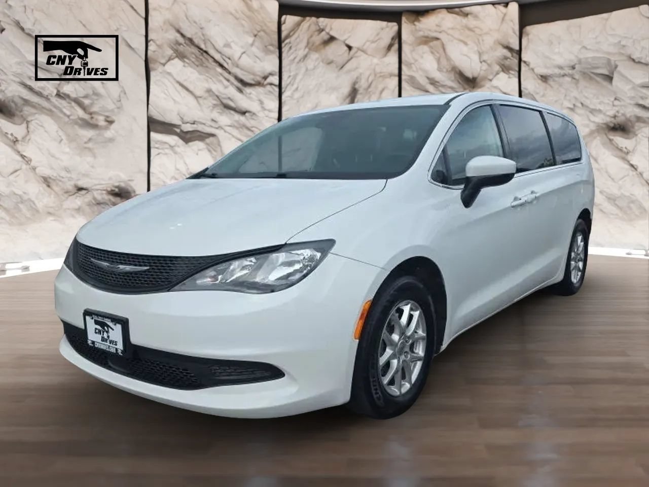 Used 2022 Chrysler Voyager LX FWD image 1