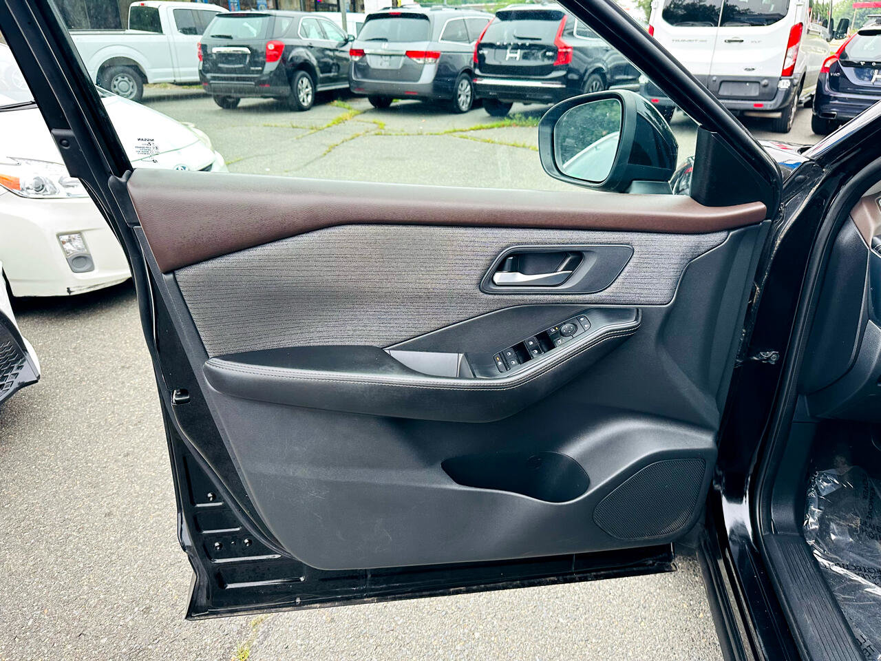 Used 2021 Nissan Rogue SV image 13