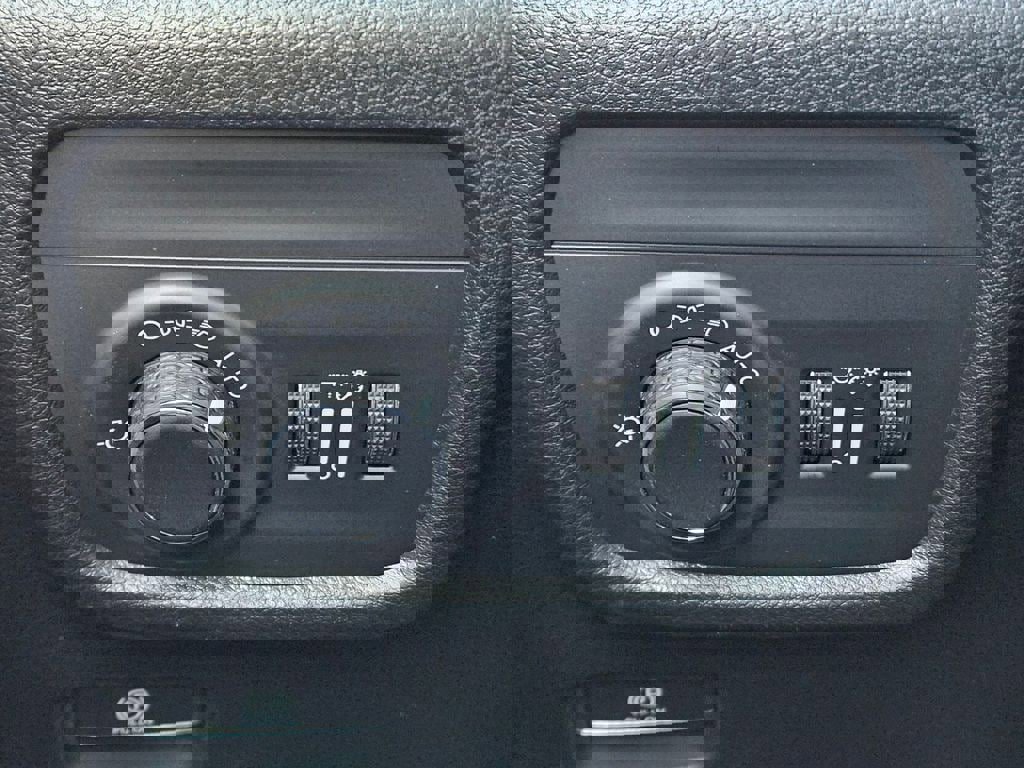 New 2025 Jeep Grand Cherokee Altitude image 22