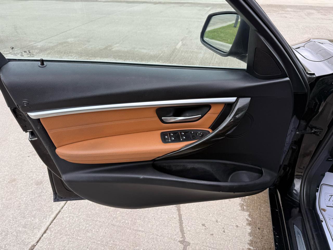 Used 2018 BMW 330i xDrive Sedan w/ Convenience Package image 11