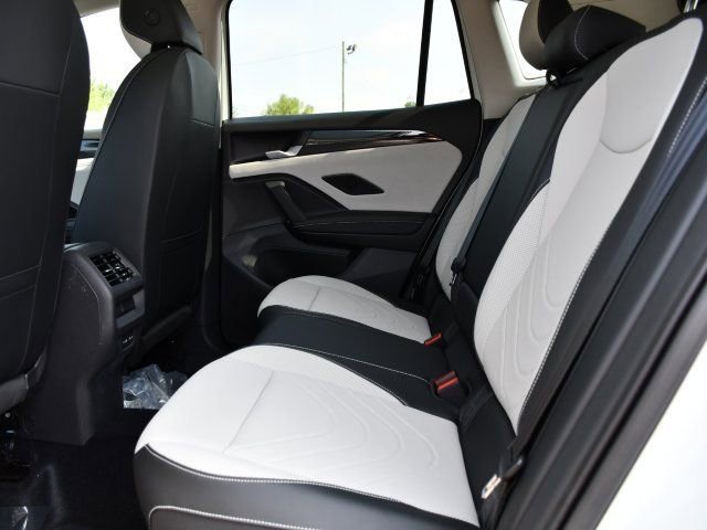 New 2025 Volkswagen Tiguan SE image 15