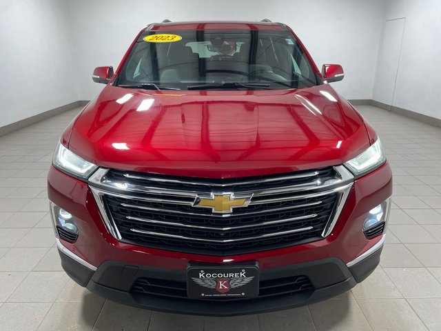 Used 2023 Chevrolet Traverse LT w/ Rear Camera Mirror Package image 2