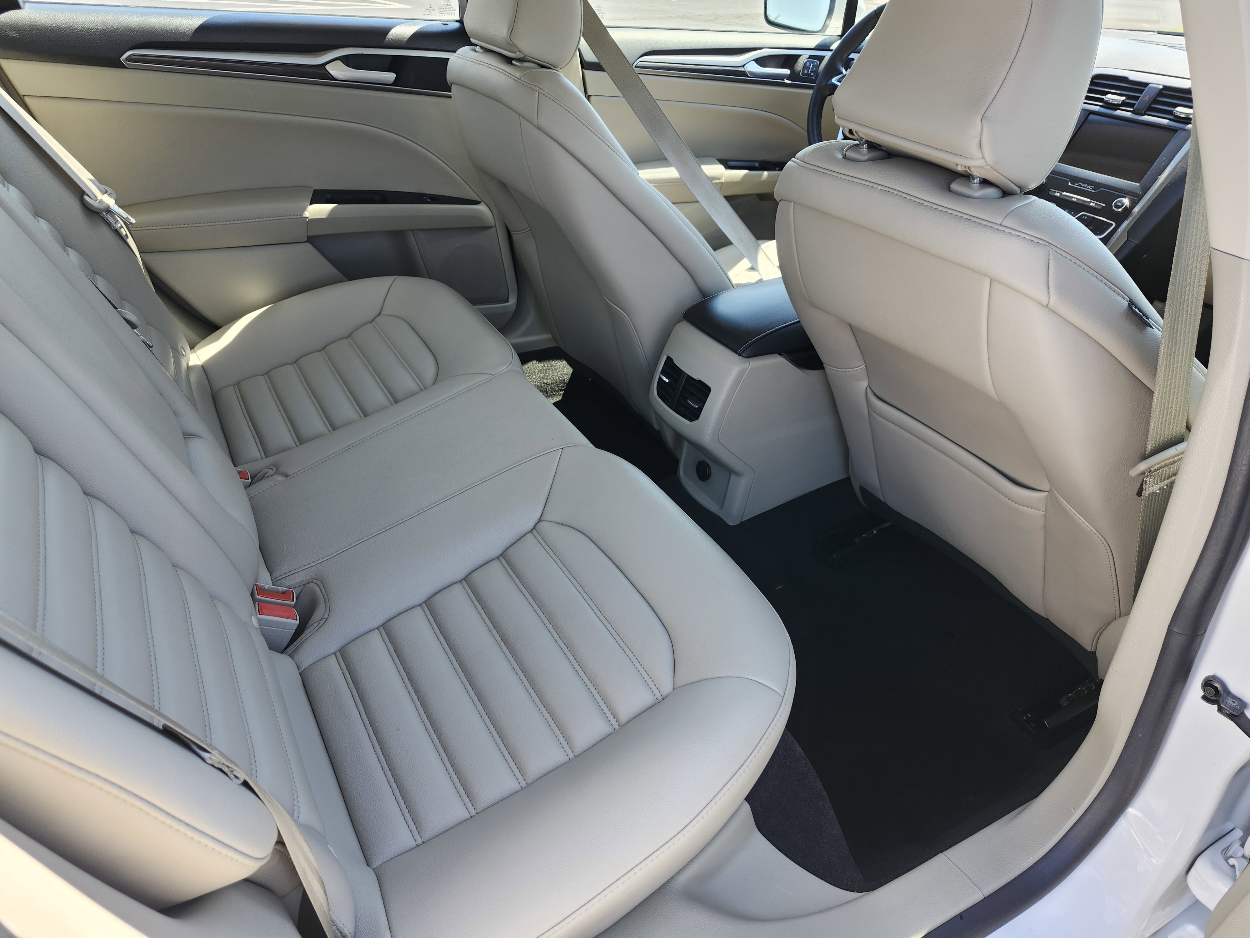 Used 2020 Ford Fusion SEL image 2