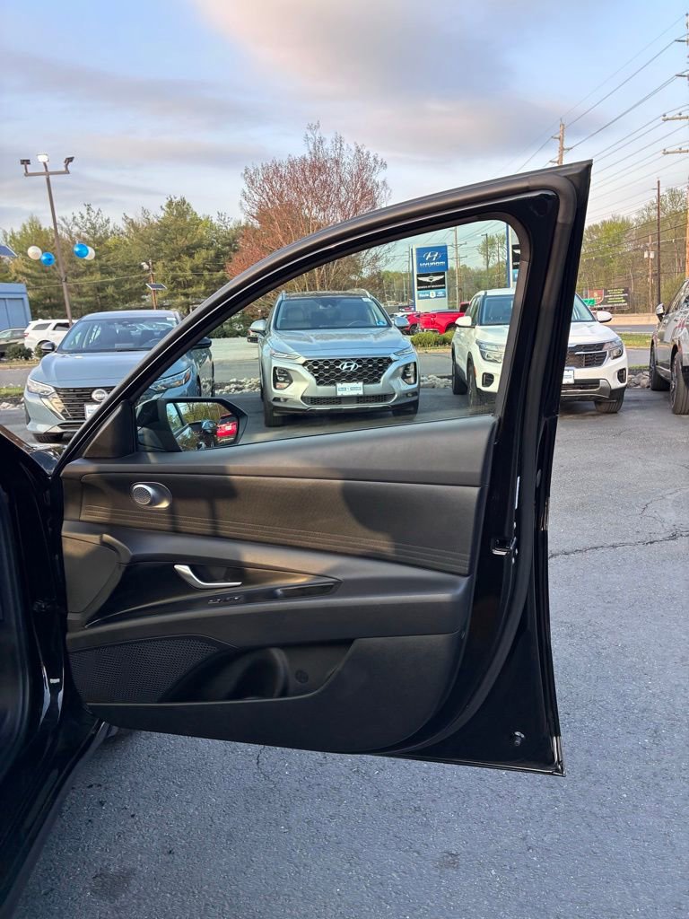 Used 2024 Hyundai Elantra SE FWD image 44