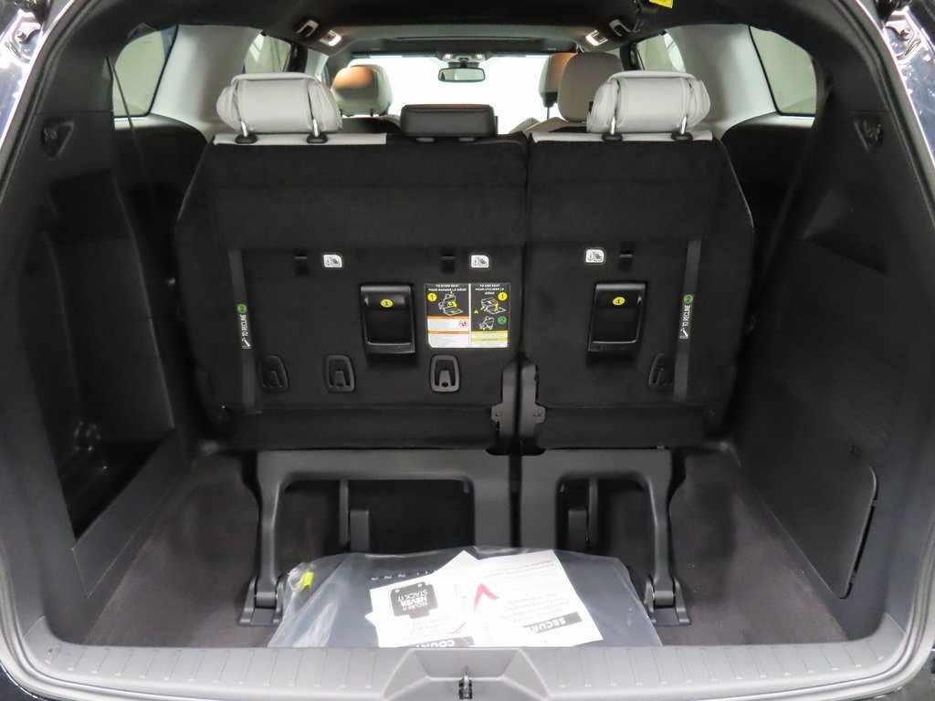 Used 2025 Toyota Sienna XSE image 31