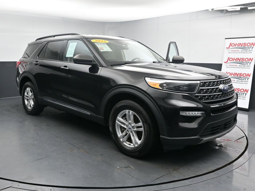 Used 2023 Ford Explorer XLT w/ Equipment Group 202A image 2