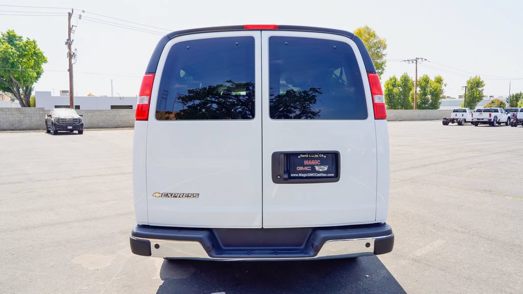 Used 2025 Chevrolet Express 3500 LT w/ LT Preferred Equipment Group RWD image 11